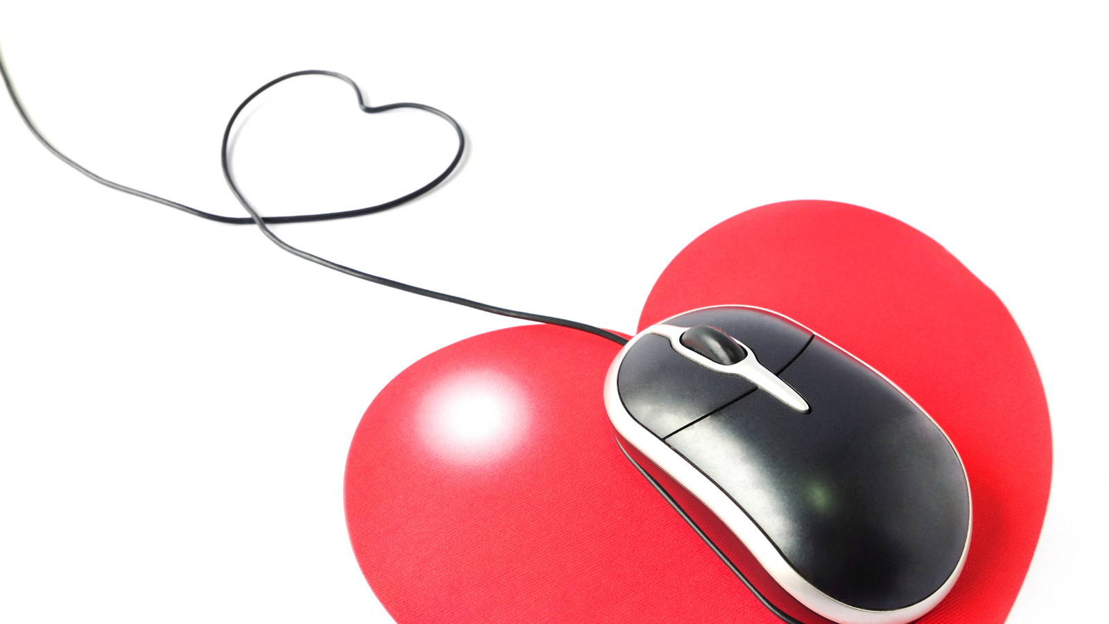 image of a mouse on a heart shaped mouse pad